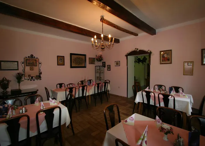 Pensión (adults Only) Mayerling