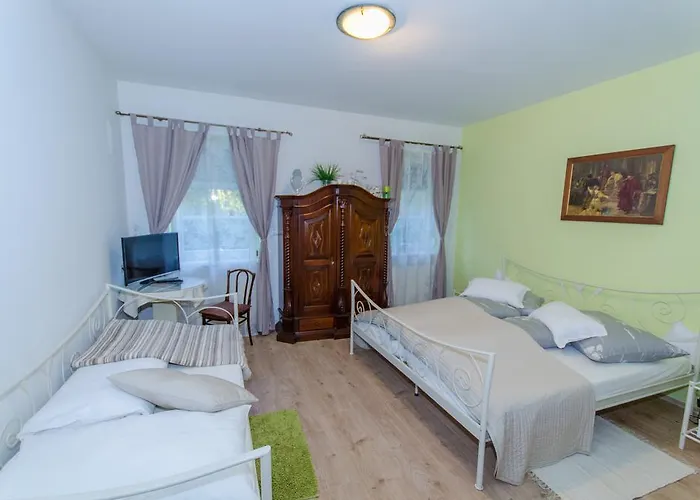 Pensión (adults Only)